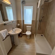 Double room en-suite with walk-in shower, basin and toilet