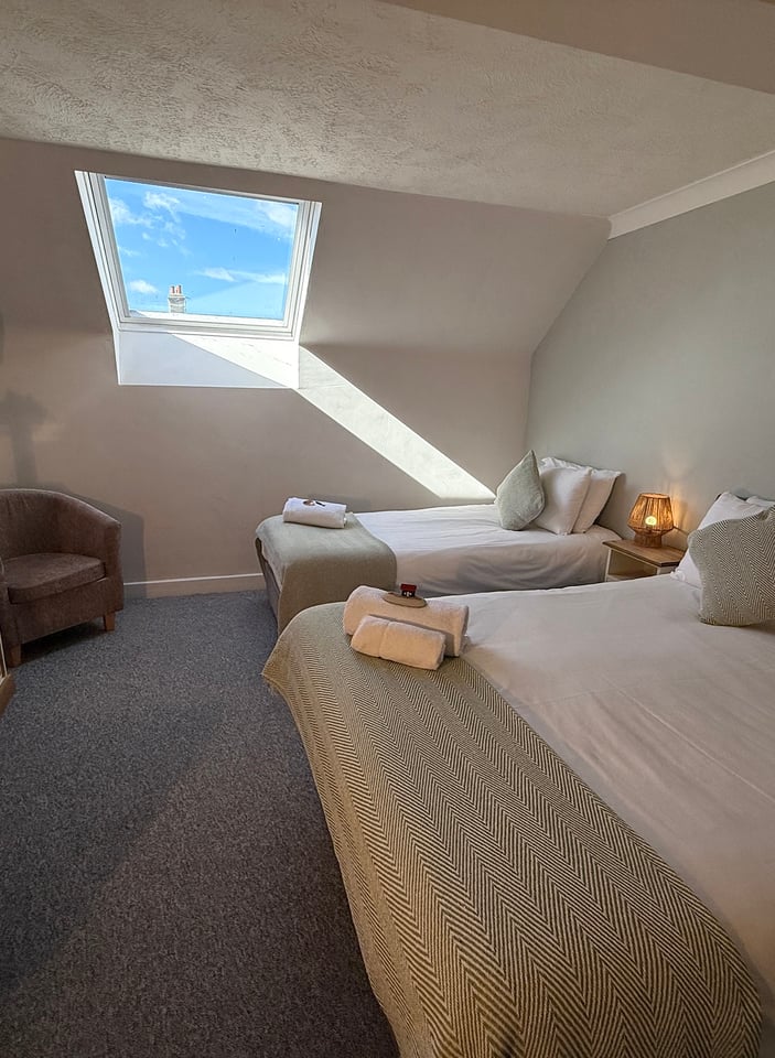 Loft-room triple with skylight, single and double beds, TV and an armchair
